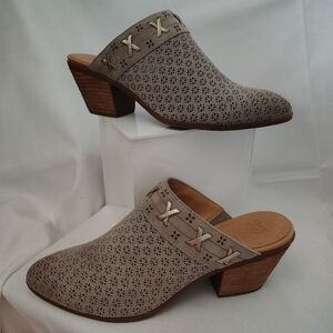 🥿Frye and Co. Women's Beige Suede Cut-out  Mules Size 9M Heel 2.5"